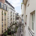 BnBNook - Cozy Studio in Latin Quarter